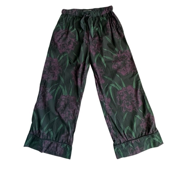 Desmond & Dempsey Capri Pajama Leisure Wear Pockets Black Floral Purple XS NEW - Picture 10 of 10